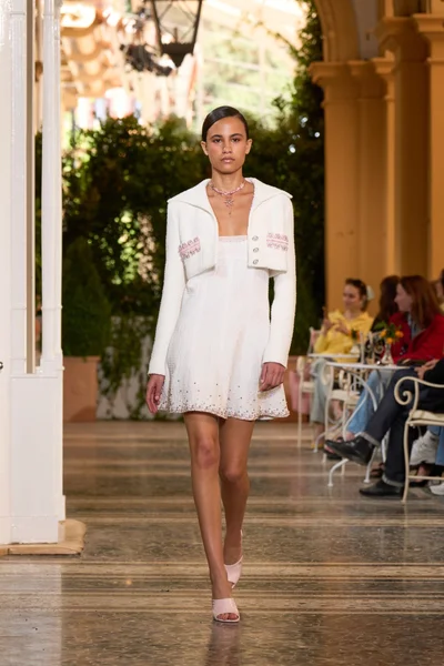 Look 3